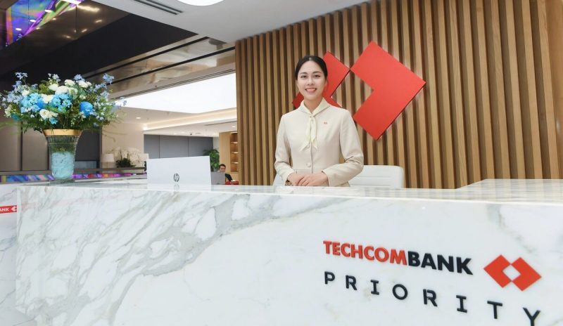 How does TCEX achieve a processing speed of 100,000 transactions per second?